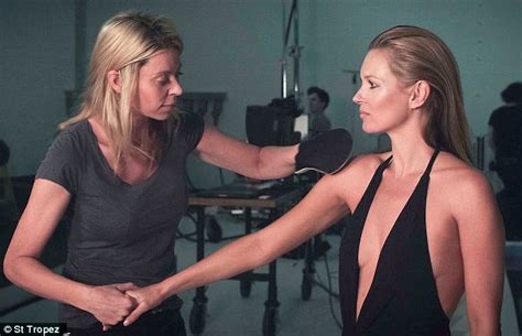 no streaks here kate moss smoulders in naked photoshoot for fake tan