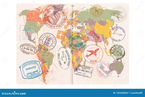 geopend paspoort met visa zegels verbindingen de reis van de wereldkaart  toerismeconcept