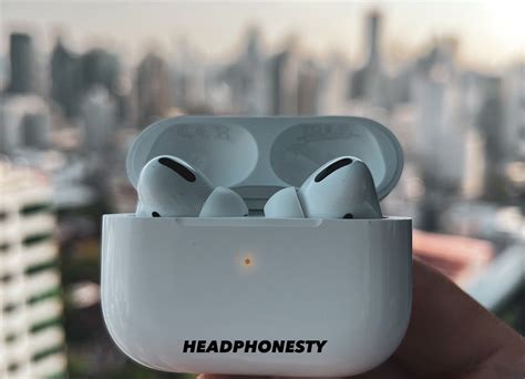 airpods flashing orange   means   fix  headphonesty