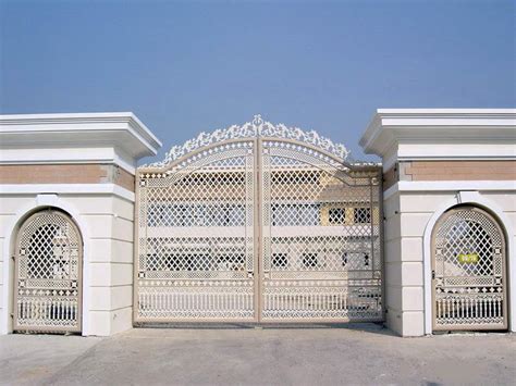 iron gates  luxury design  impressive main gate entrance design