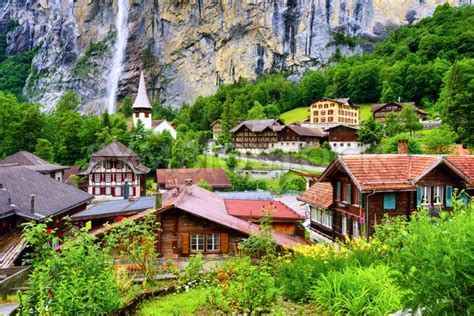 lauterbrunnen historical village   swiss alps mountains