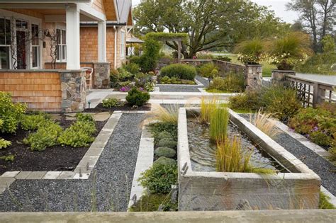 entry courtyard traditional garden seattle  lankford associates landscape architects