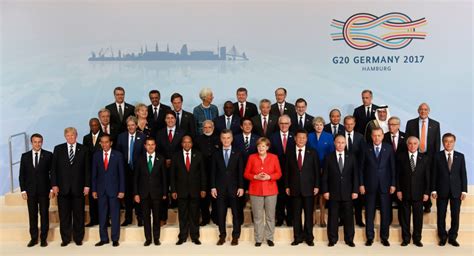 pics historic handshake — trump meets putin at g20