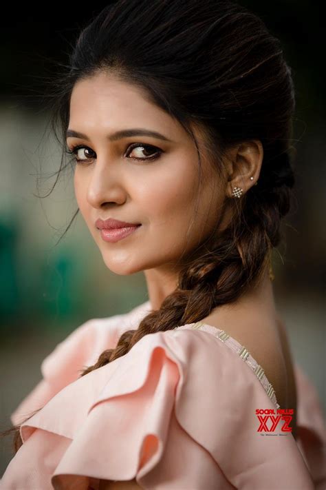 actress vani bhojan latest gorgeous stills social news xyz