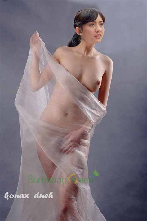 foto gambar mahasiswi telanjang payudara toge artis