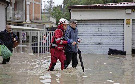 doden en duizenden geevacueerden  noord italie door overstromingen dagblad van het noorden