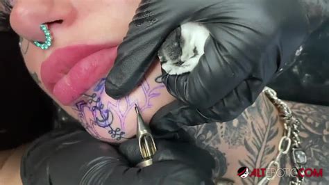 Australian Hottie Amber Luke Gets A New Chin Tattoo
