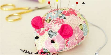 keep pins handy with this cute mouse pincushion to sew