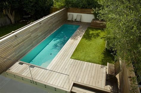 very nice small pool piscina pequeña pero matona céspedartificial