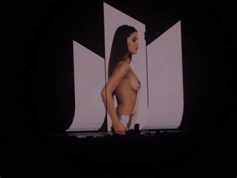 Selena Gomez Topless And Sexy 22 Photos Video Thefappening