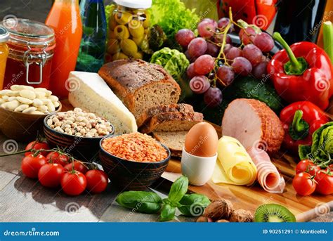 composicion  la variedad de productos alimenticios de alimento biologico imagen de archivo
