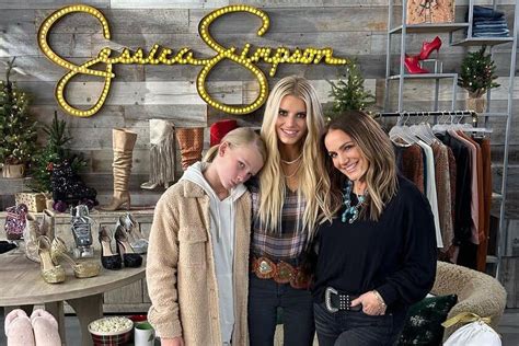 jessica simpson poses with mom tina and daughter maxwell in cozy