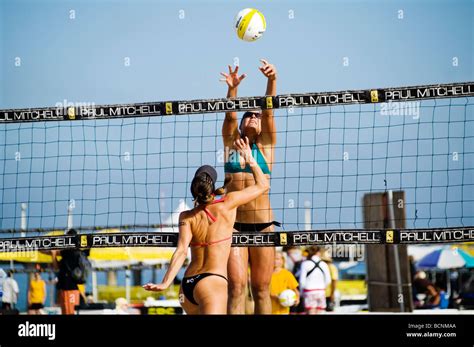 Qualifying Round Women S Manhattan Beach Avp Pro Beach Volleyball