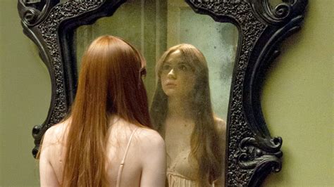 in ‘oculus from mike flanagan a mirror holds secrets