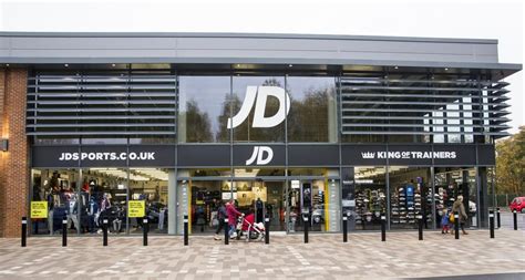 jd sports share price spends  consecutive days   green