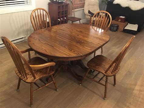 solid oak dining table   leaves  captain chairs   side