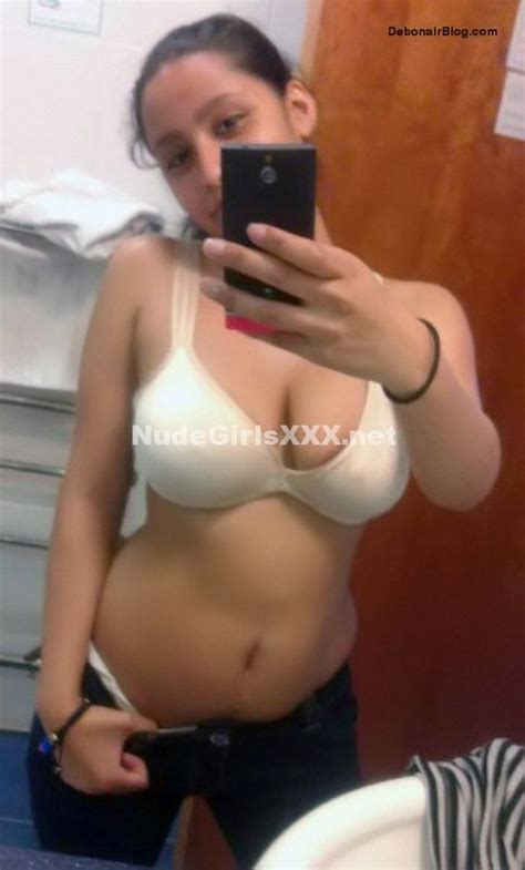 xxx pakistani babe exposing big tits nude selfie pics 4