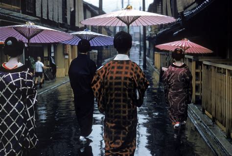S H O W A Geishas Carrying Umbrellas Of Oiled Japanese Paper