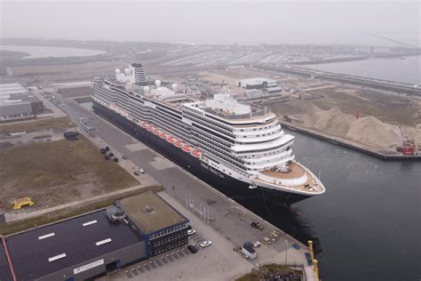 holland america lines nieuwste schip rotterdam arriveert  ijmuiden cruisereiziger