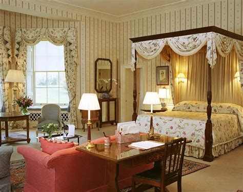 image result   buckingham palace  queens bedroom