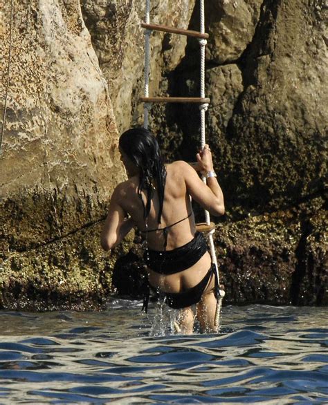 Naked Michelle Rodriguez In Beach Babes