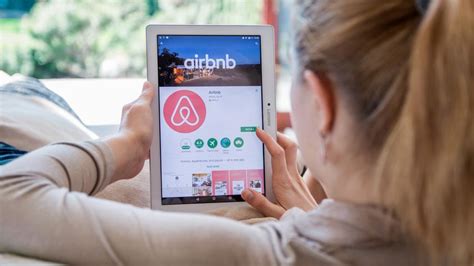 airbnb verliest miljarden   omdat er veel minder gereisd werd economie nunl