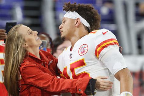 patrick mahomes wife shares cool message nfl world reacts  spun