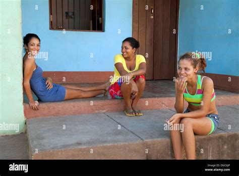 cuban teen fotografías e imágenes de alta resolución alamy