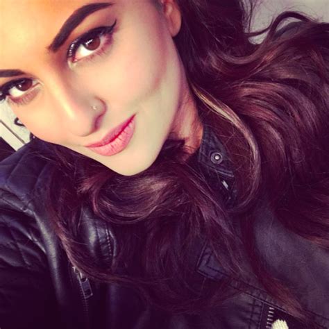 sonakshi sinha shamed the troll who asked her to show her curves