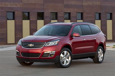 chevrolet traverse chevy review ratings specs prices