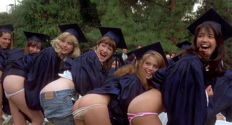 phoebe cates nue dans private school