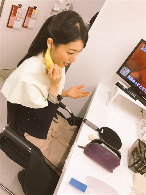 相内優香 テレビ東京アナウンサー on twitter テレビ東京社員に支給された、新しいバナナ電話。バナナのカーブが顔の形にフィットし