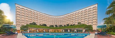 book luxury hotel rooms suites   delhi taj palace  delhi