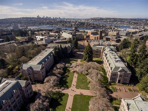 university  washington plans  grow    decade