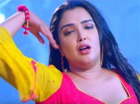 hot video of amrapali dubey with nirhua trends on youtube fans go