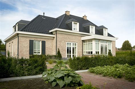 house built   klampsteen kesselt brick  nelissen buitenkant huis huisstijl huis