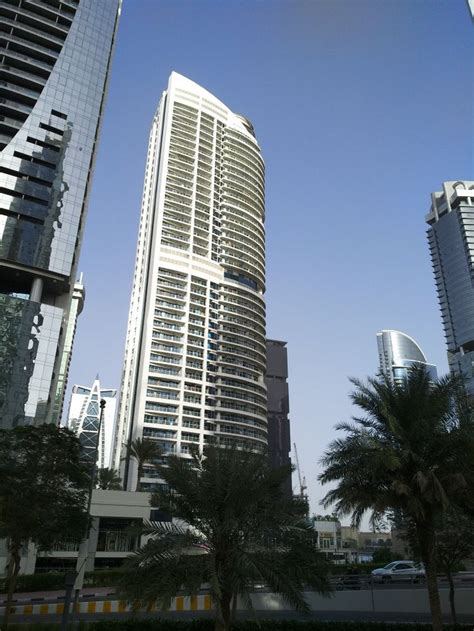 pin de marilia barreto em prédios e construções emirados