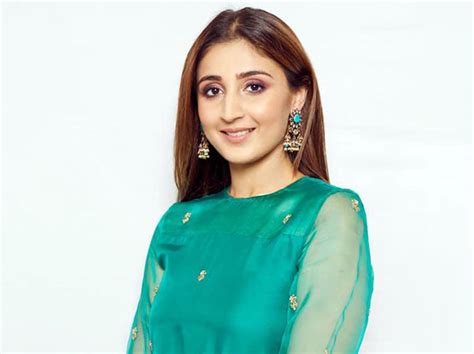 dhvani bhanushali wiki age parents songs biography breezemasti