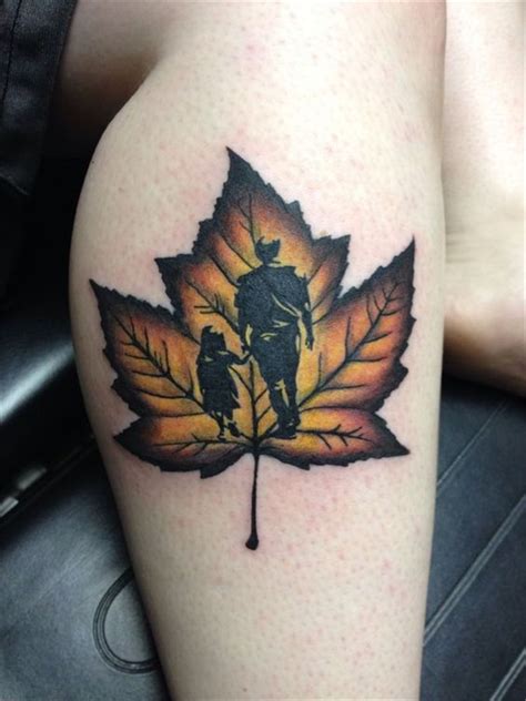 20 maple leaf tattoos express what truly lies in your heart tatouage feuille tatouage et