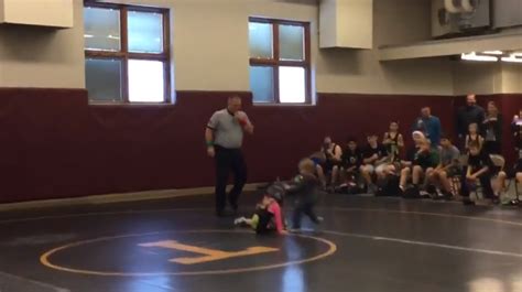 brother mistakes sister s wrestling match for real fight