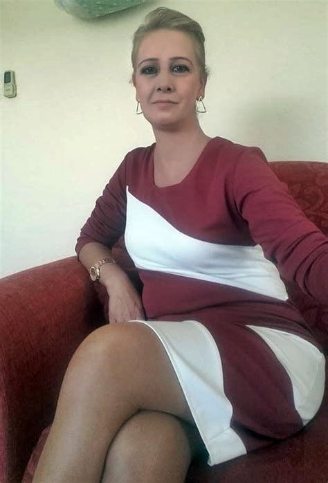 turkish mature mom turk olgun anne legs sexy hot skirt