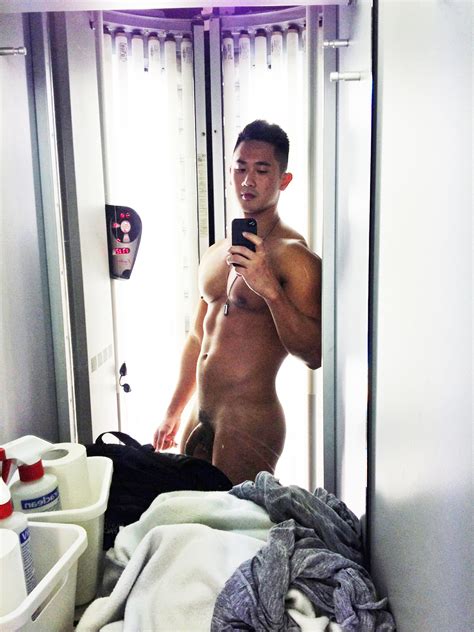 naked jeremy yong queerclick