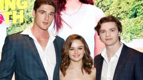 joey king s the kissing booth sequel to release on netflix