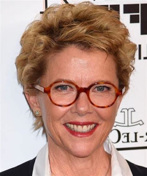 short hairstyles for women over 50 with glasses in 2021