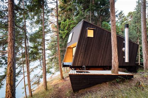 ultimate  grid canadian cabin vancouver island surf shack cabin design house design