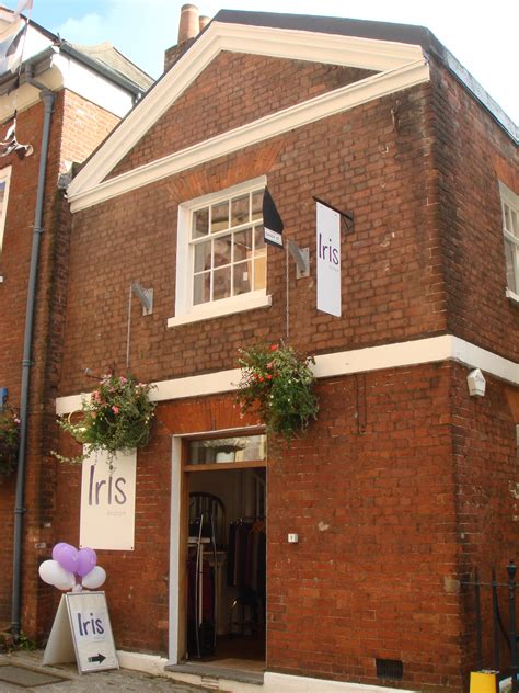 independent boutique celebrates 5th anniversary with re