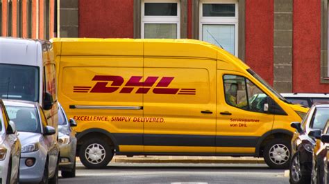 dhl gaat concurrentie met postnl aan op nederlandse postmarkt