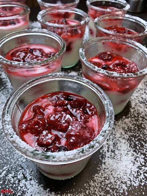 joghurt beeren dessert im glasfruchtig lecker backen mit leidenschaft