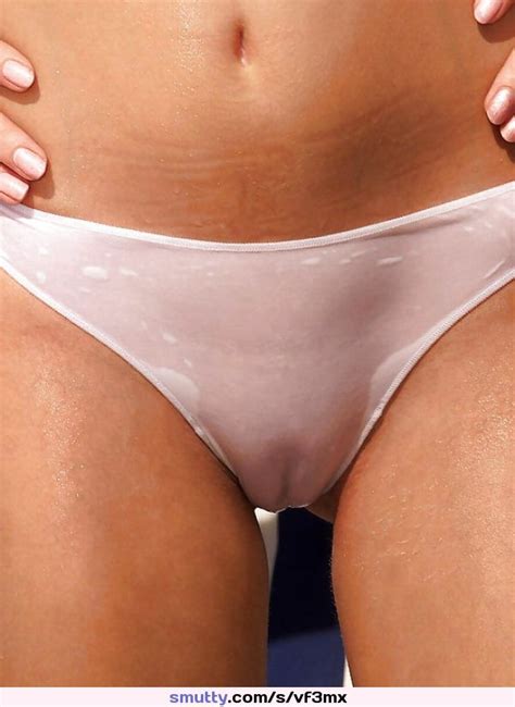 wet cameltoe pussy pic