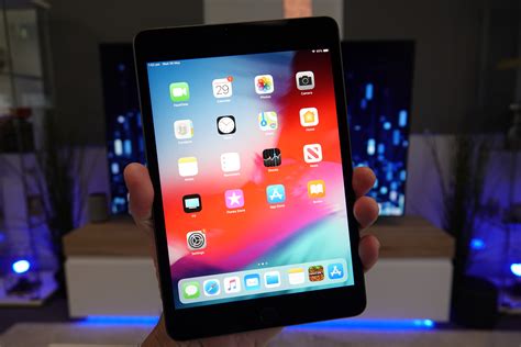 ipad mini review  ridiculous power squeezed   size eftm